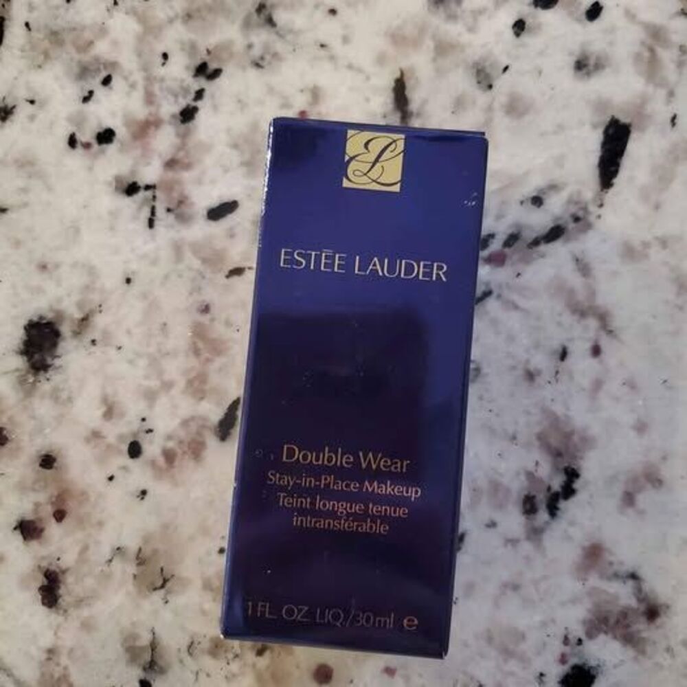 Estée Lauder Double Wear Stay-in-Place Makeup